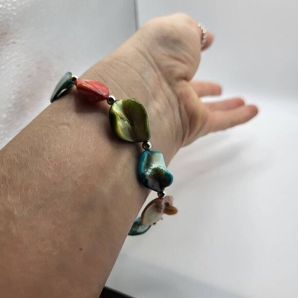 Bohemian Dyed Abalone Shell Bracelet - Picture 2 of 4